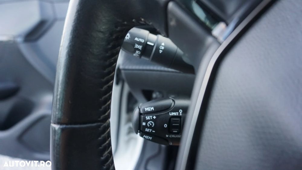 Peugeot 208 BlueHDi 100 GT - 18