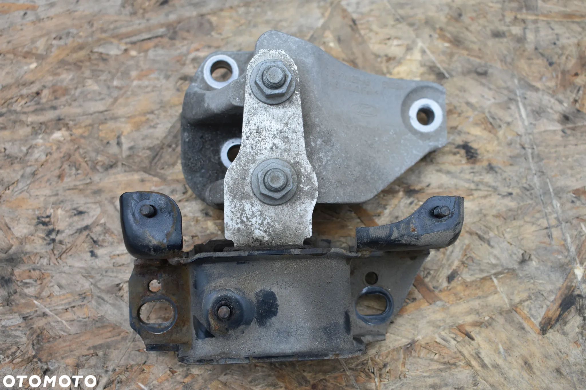 PODUSZKA ŁAPA SKRZYNI BIEGÓW FORD FIESTA MK7 1.4 16V - 1