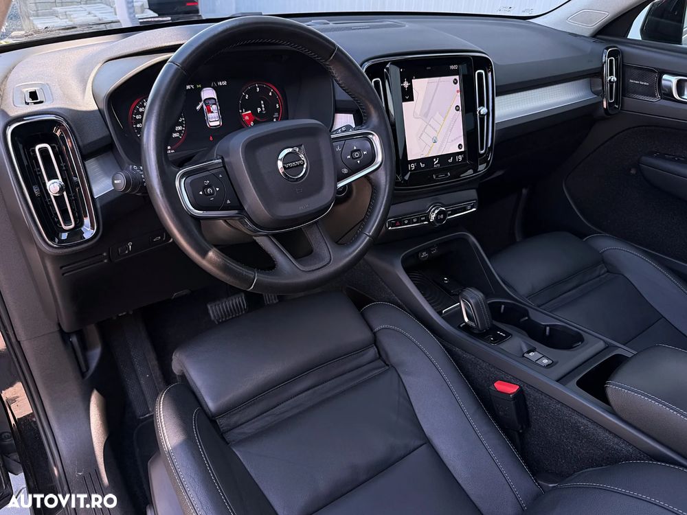 Volvo XC 40 D4 AWD Momentum Pro - 22