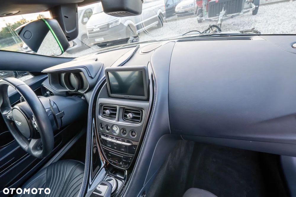 Aston Martin DB11 Standard - 30