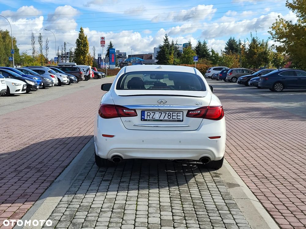 Infiniti Q70 - 6