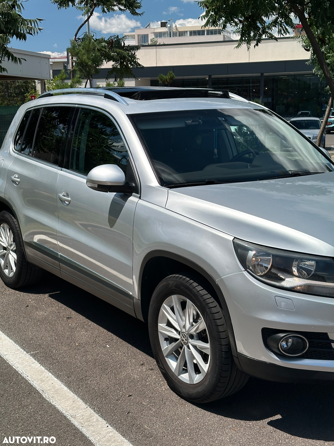 Volkswagen Tiguan 2.0 TDI 4Motion DSG Sport & Style - 2