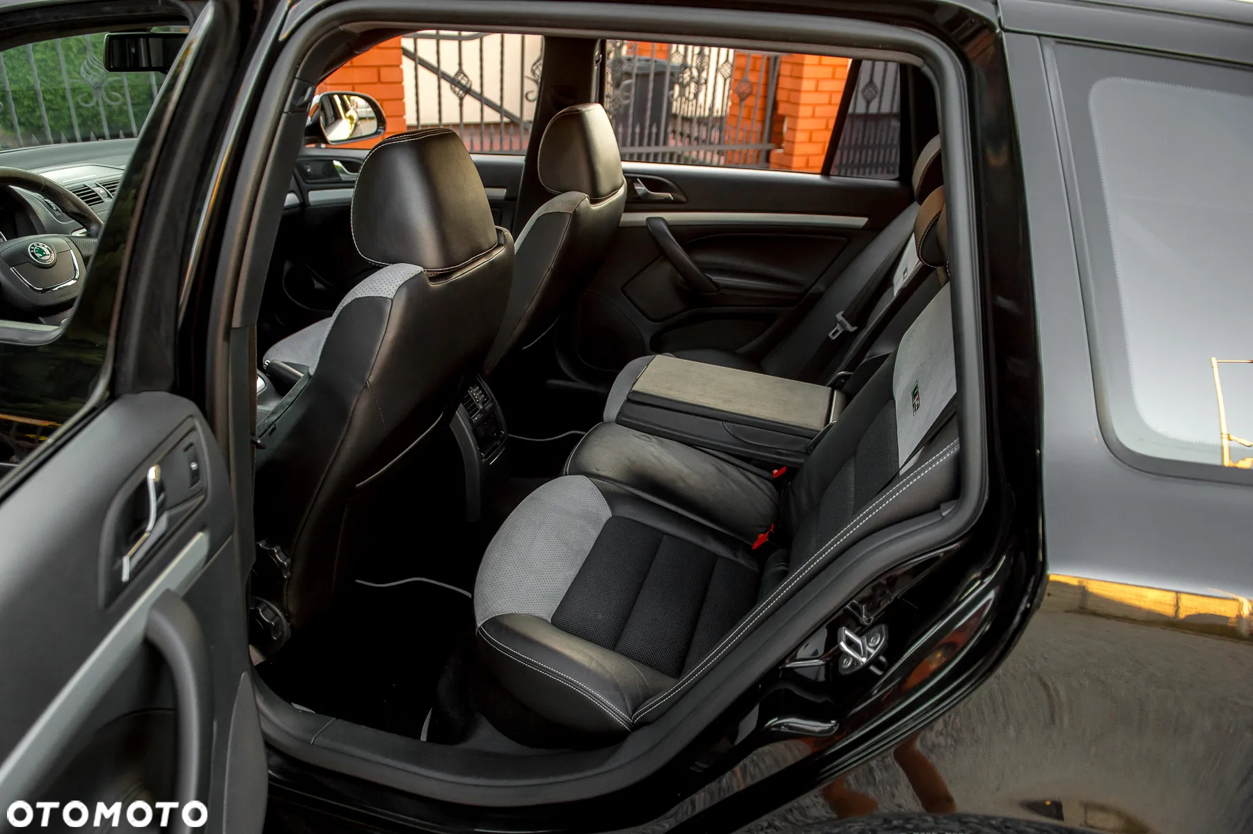 Skoda Octavia Combi 2.0 TSI RS - 17