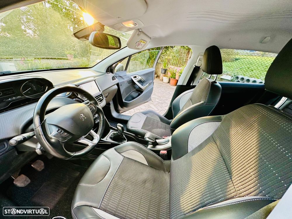 Peugeot 2008 1.2 PureTech Allure - 8