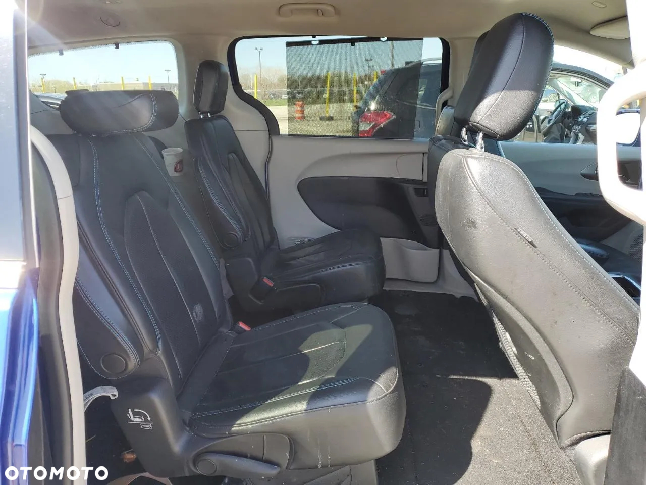 Chrysler Pacifica - 11