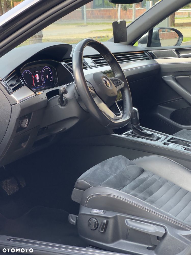 Volkswagen Passat 1.6 TDI SCR DSG Conceptline - 23