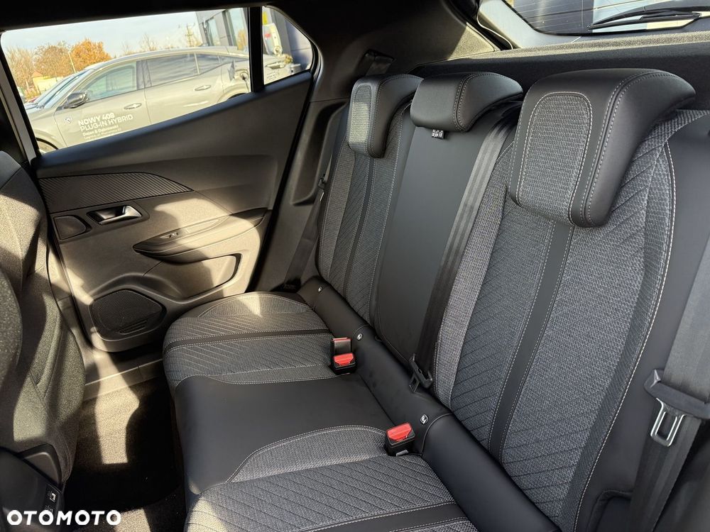 Peugeot 2008 PureTech mHEV Allure e-DCS6 - 12