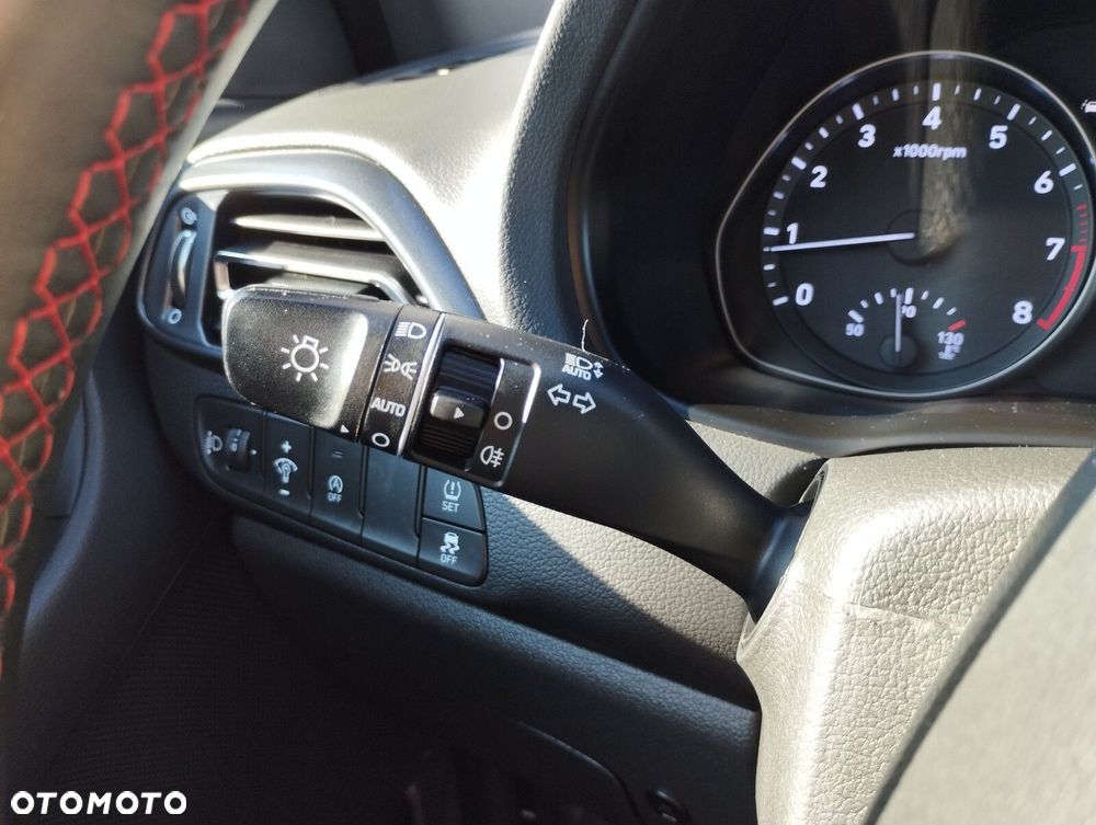 Hyundai i30 1.5 T-GDI 48V Executive DCT - 28