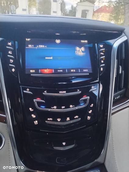 Cadillac Escalade - 11