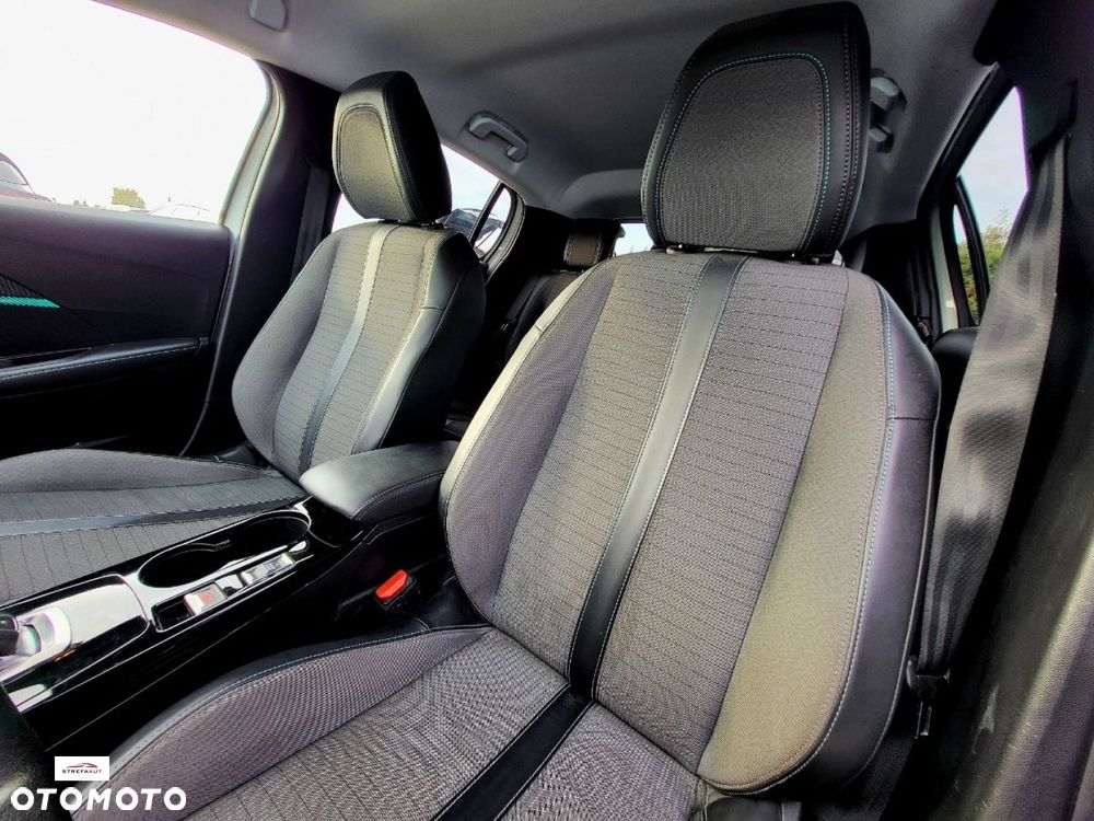 Peugeot 208 - 30