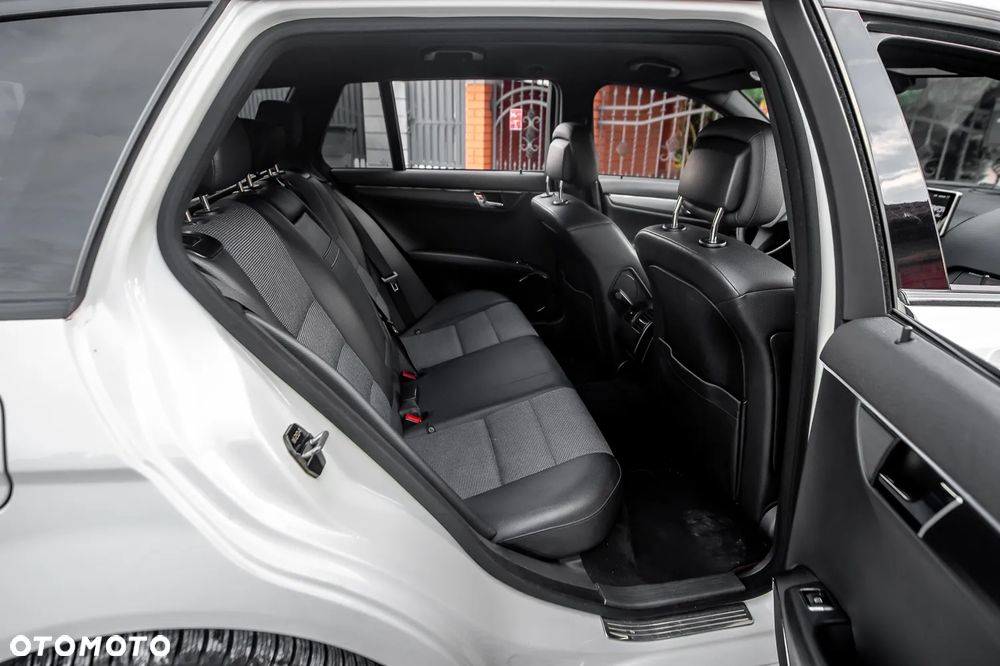 Mercedes-Benz Klasa C 200 T (BlueEFFICIENCY) 7G-TRONIC Elegance - 19