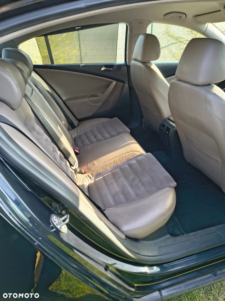 Volkswagen Passat 2.0 TDI DPF Comfortline - 12