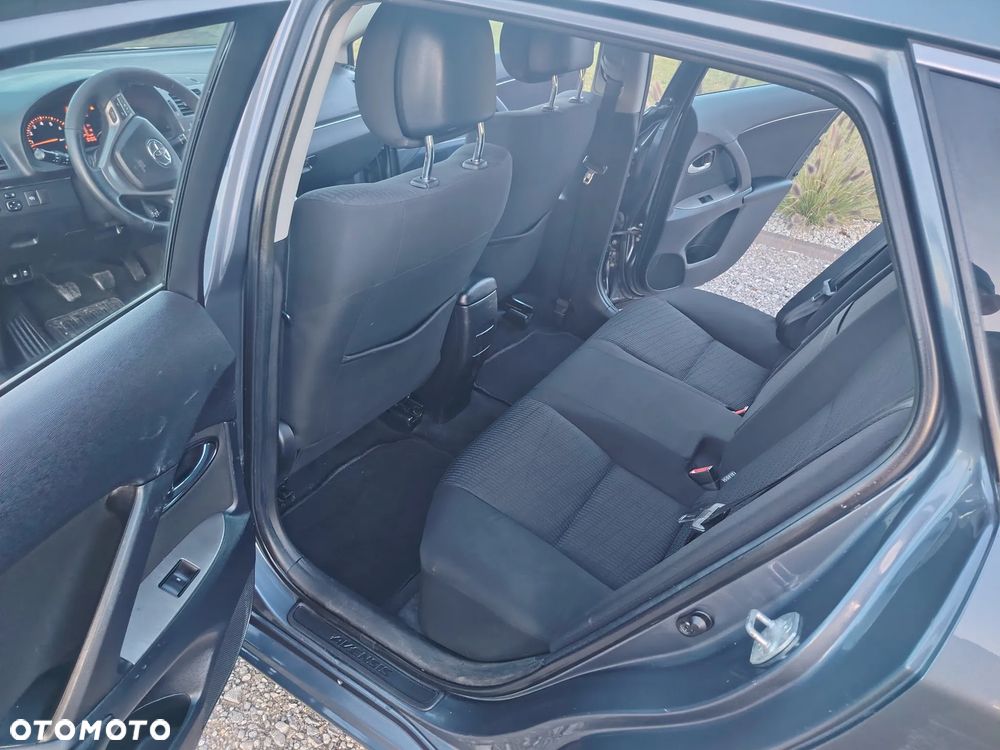 Toyota Avensis - 9