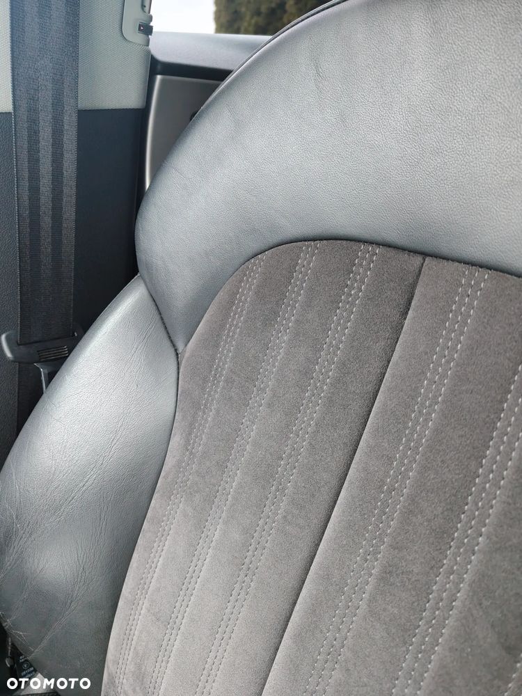 Audi A6 Avant 3.0 TDI quattro S tronic - 32