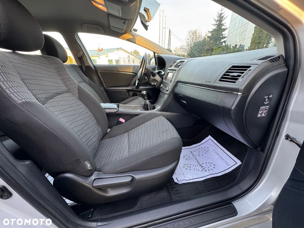 Toyota Avensis 1.8 Sol plus NAVI - 6