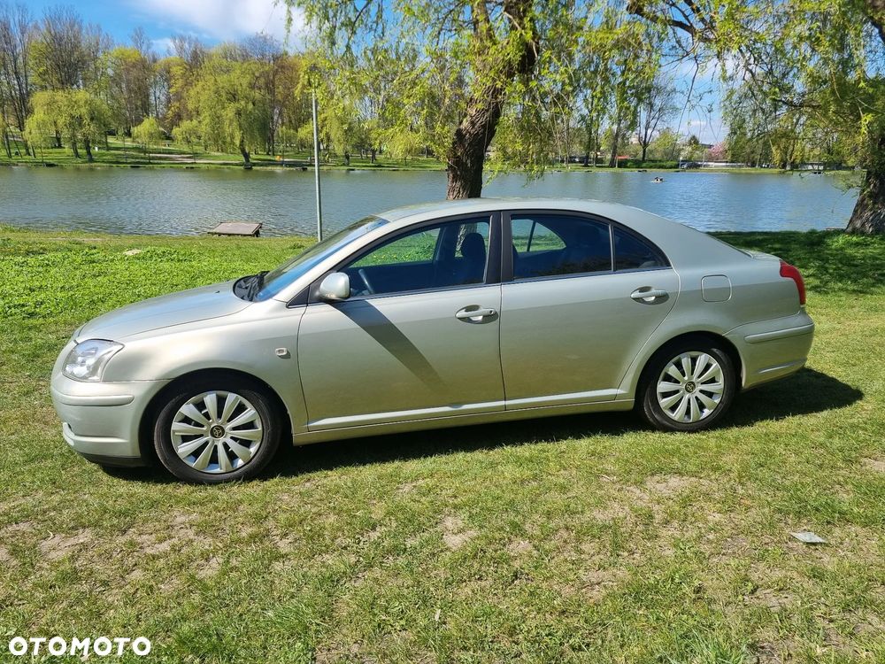 Toyota Avensis 1.8 VVT-i Automatik Executive - 2