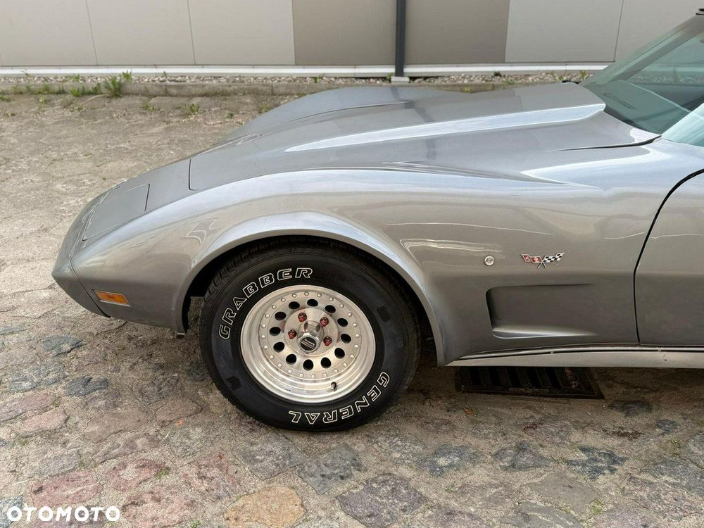 Chevrolet Corvette - 11