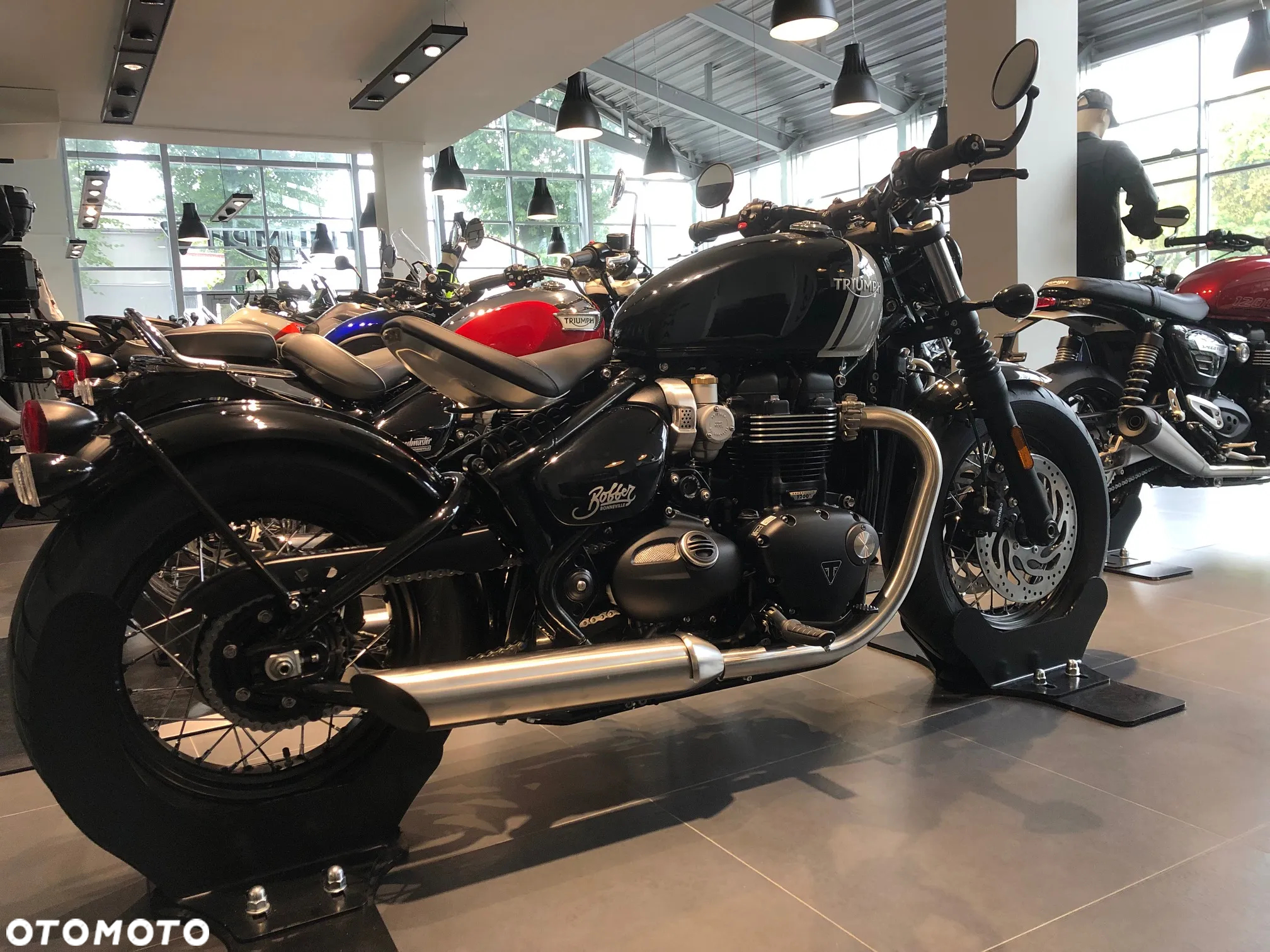 Triumph Bonneville Bobber - 4