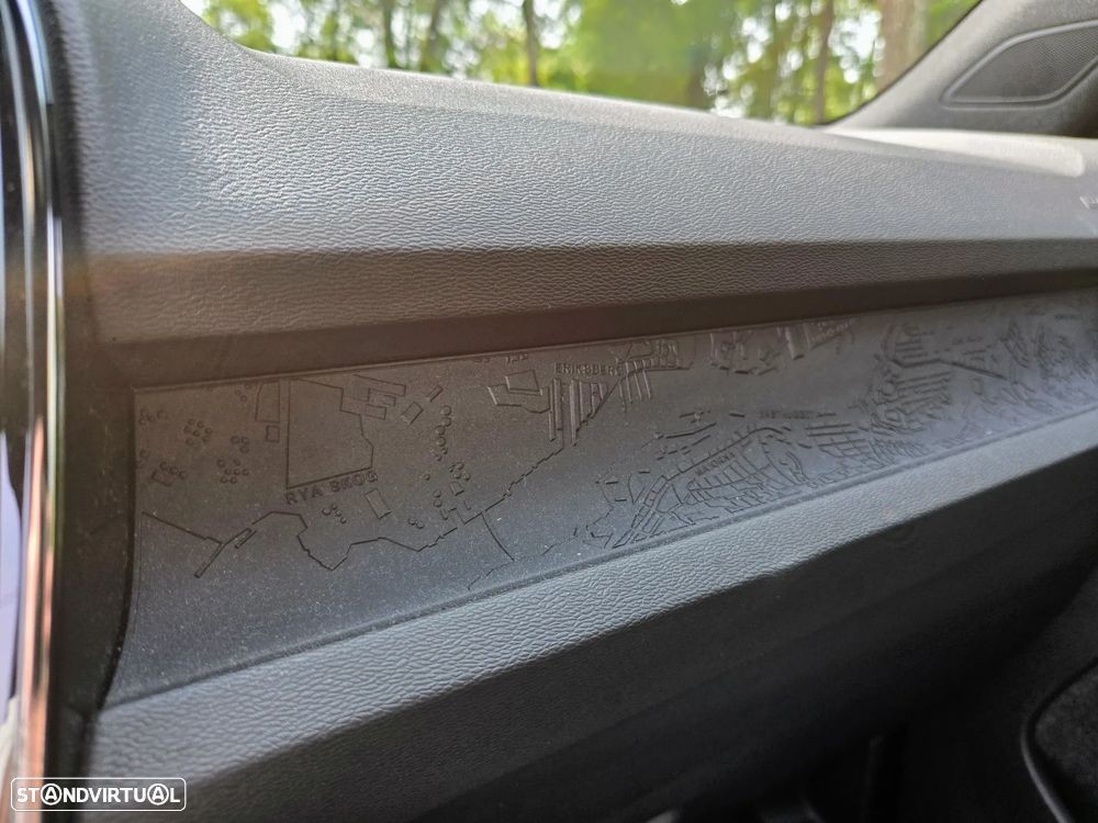 Volvo XC 40 Recharge Plus — fotografia 19