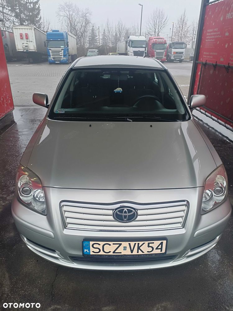 Toyota Avensis - 1