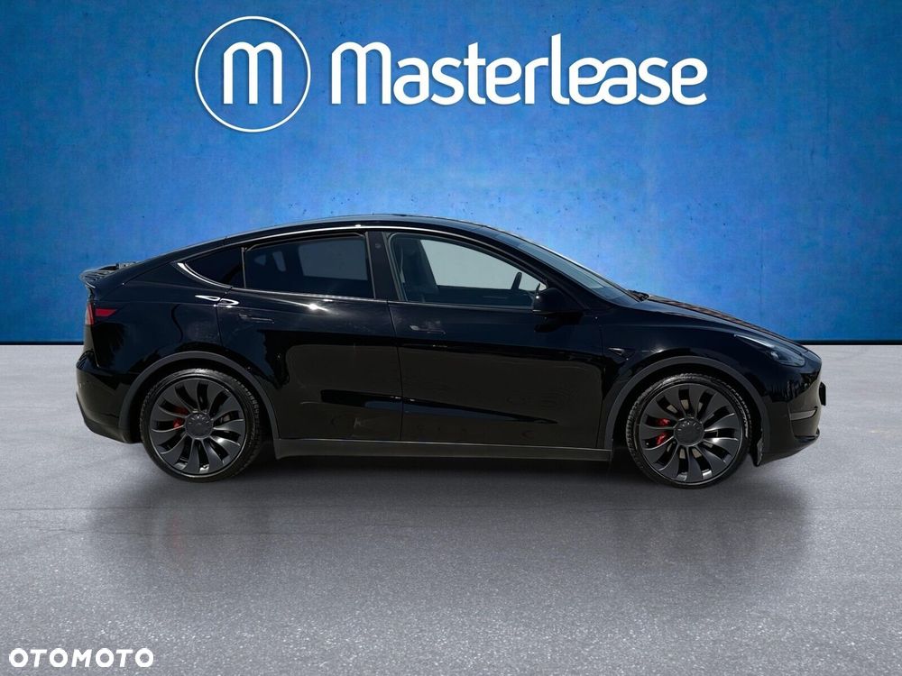 Tesla Model Y Performance AWD - 4