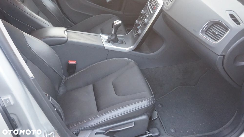 Volvo V60 D2 Linje Svart - 8