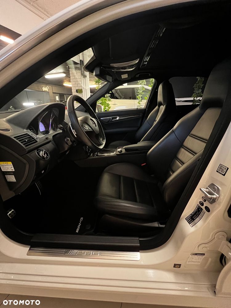 Mercedes-Benz Klasa C 63 AMG - 8