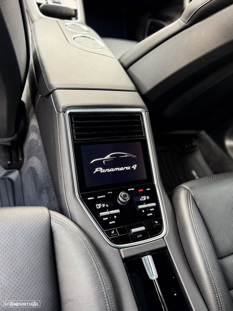 Porsche Panamera 4 E-Hybrid Platinum Edition - 4