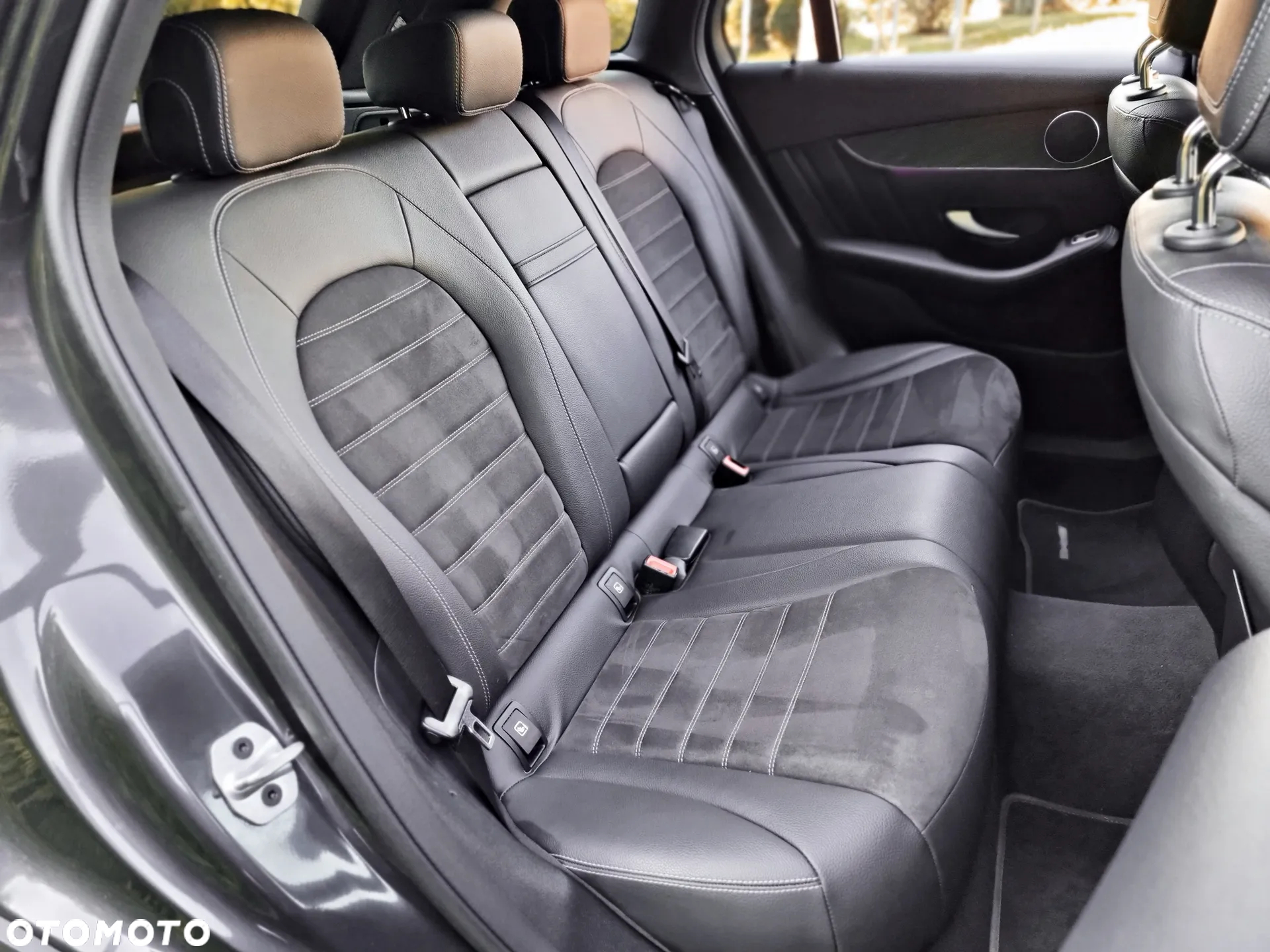 Mercedes-Benz GLC 220 d 4Matic 9G-TRONIC AMG Line Plus - 23