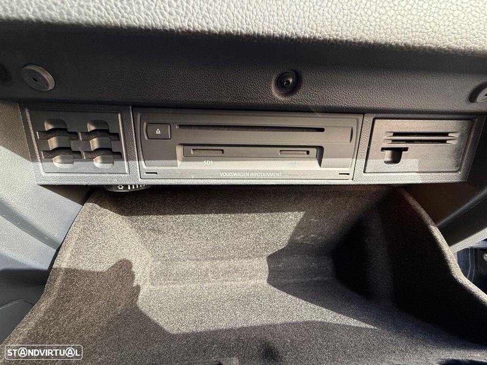 VW Golf Variant 1.6 TDi Highline DSG - 25