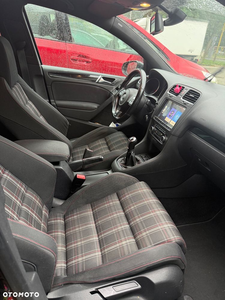 Volkswagen Golf - 8