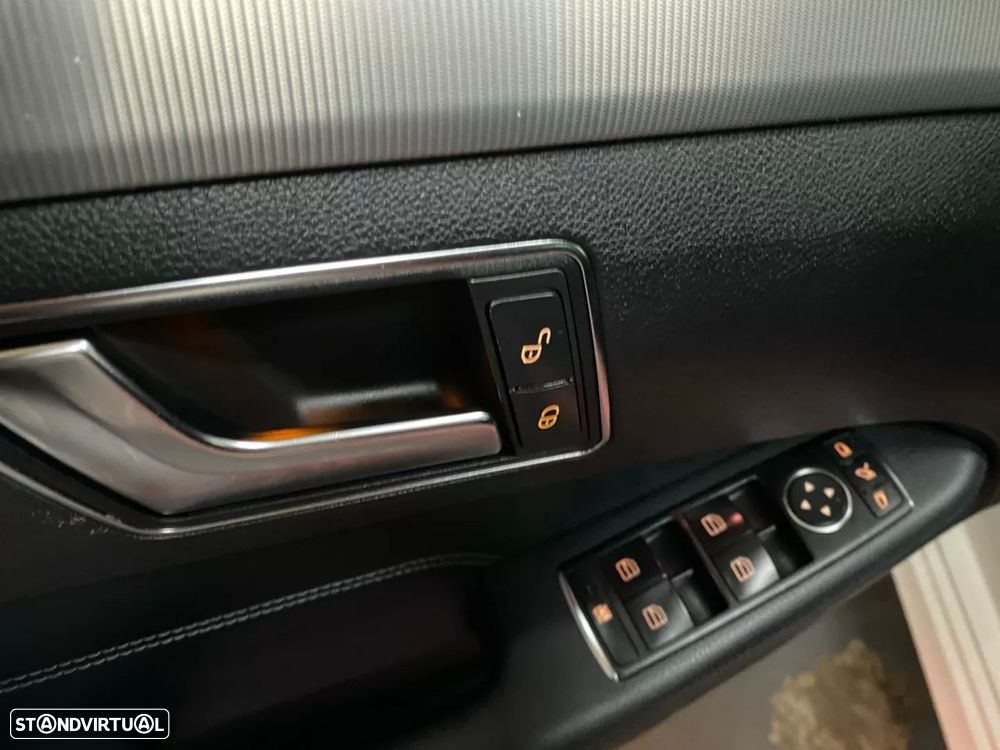 Mercedes-Benz E 300 Bluetec Hybrid Avantgarde - 16