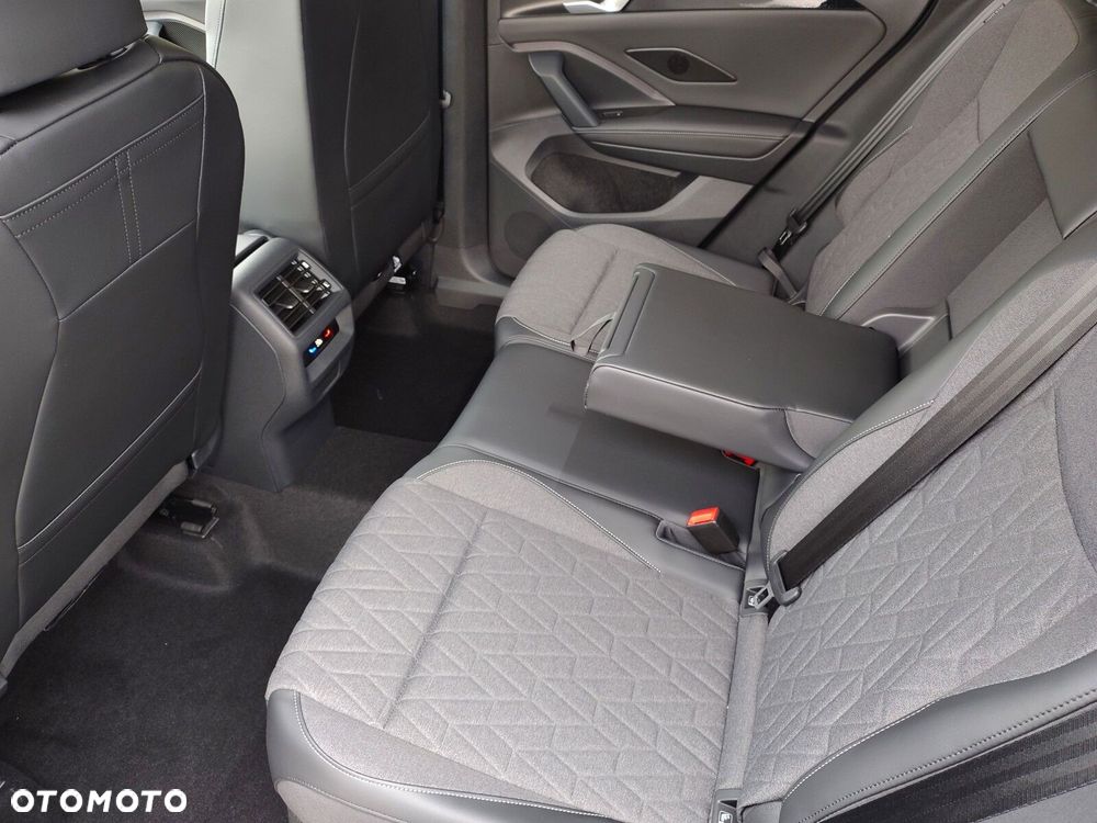 Volkswagen Tiguan - 11