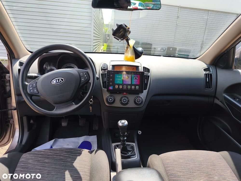 Kia Ceed 1.6 Comfort + - 12