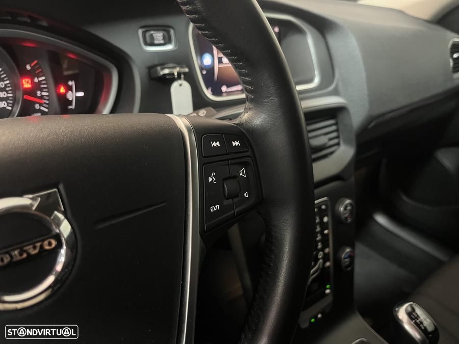 Volvo V40 Cross Country 2.0 D3 Summum - 18