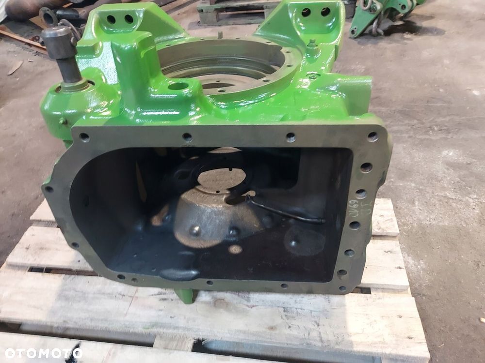 OBUDOWA MOST TYŁ R151320 R129569 JOHN DEERE 6910 2000R - 3