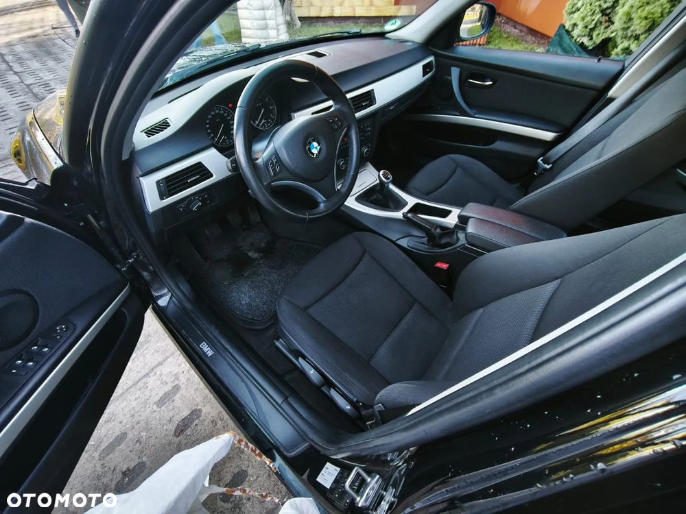 BMW Seria 3 318i - 5