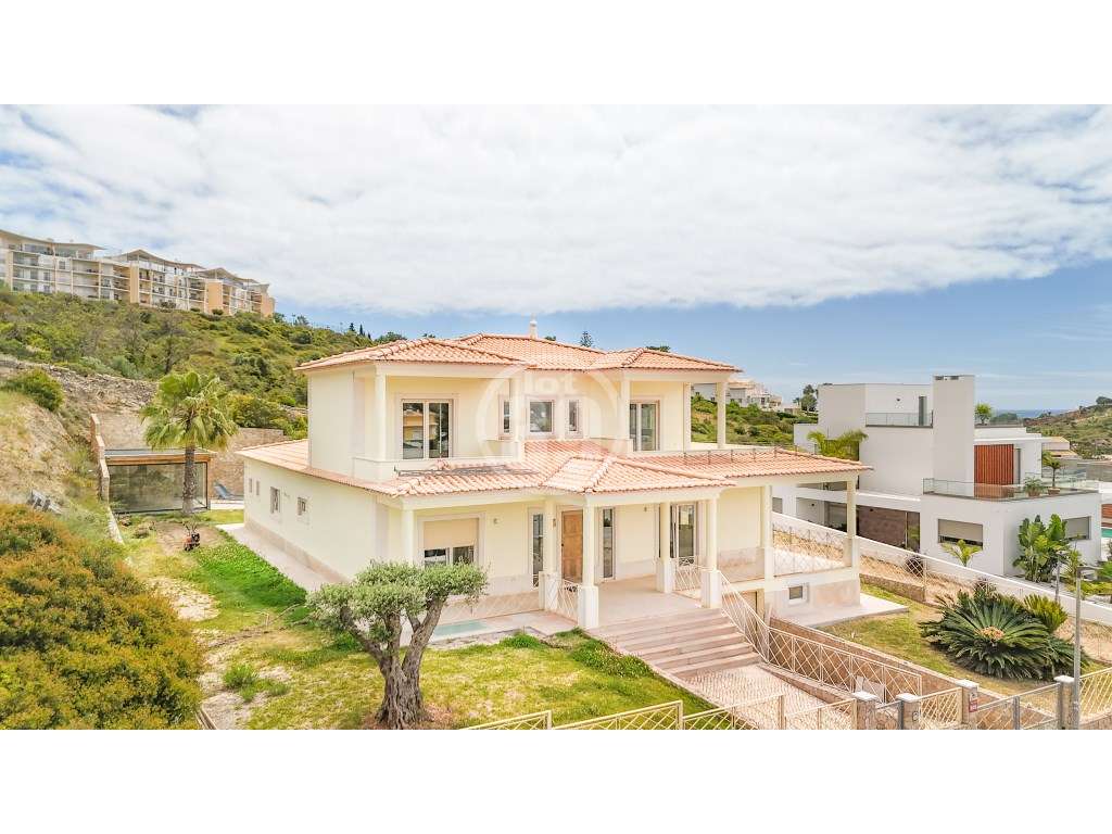 Moradia de Luxo com Piscina, Jardim e Garagem de 200m² Junto à Mari... - Grande imagem: 4/48