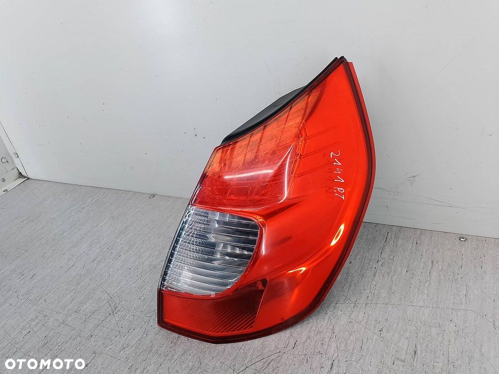 LAMPA TYLNA PRAWA RENAULT SCENIC II 8200474327 A 2SK009467-02 - 4