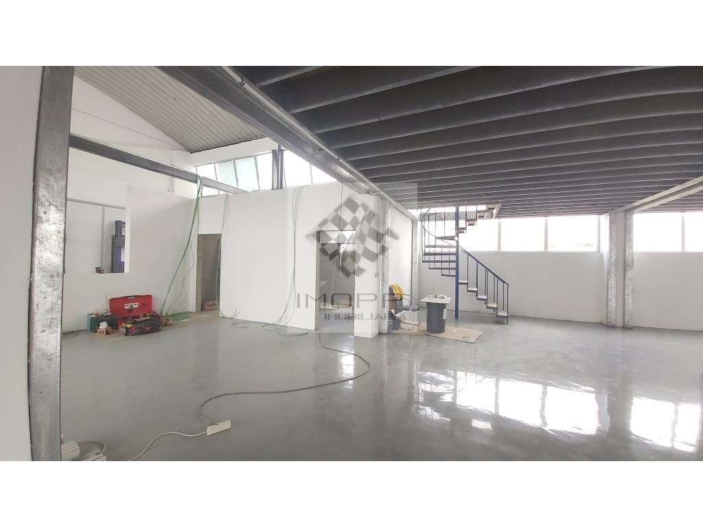 Armazém no Prior Velho - 800m2 - Grande imagem: 2/11