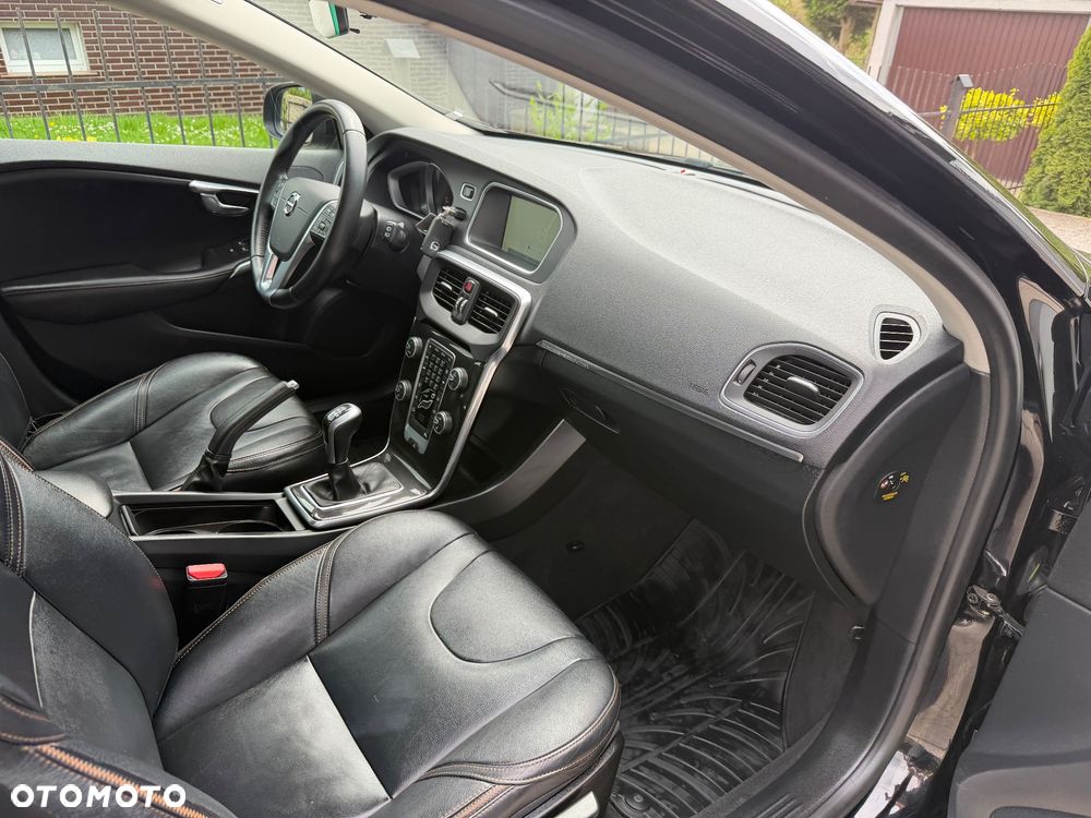 Volvo V40 Cross Country D2 Momentum - 16