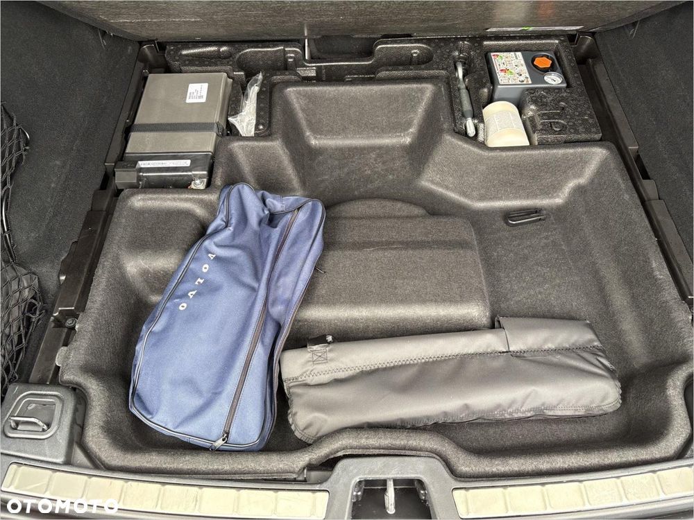 Volvo XC 60 B4 D AWD Ultimate Dark - 11