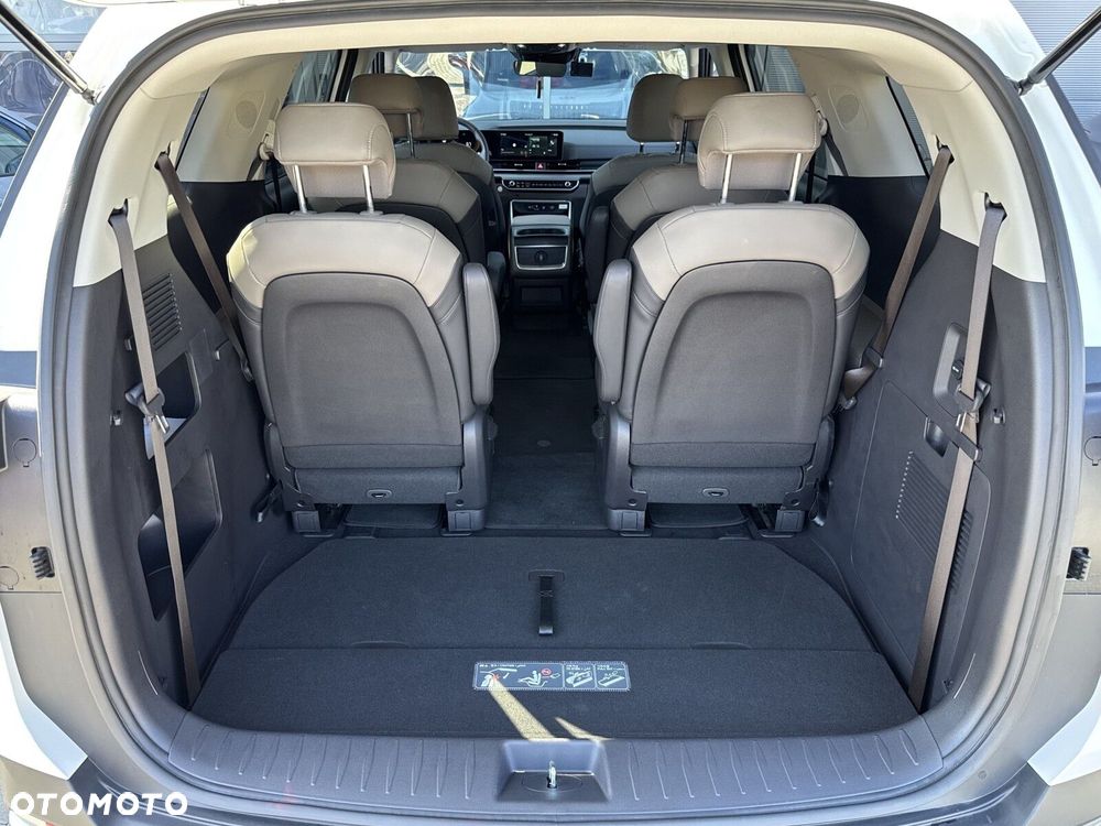 Kia Carnival - 39