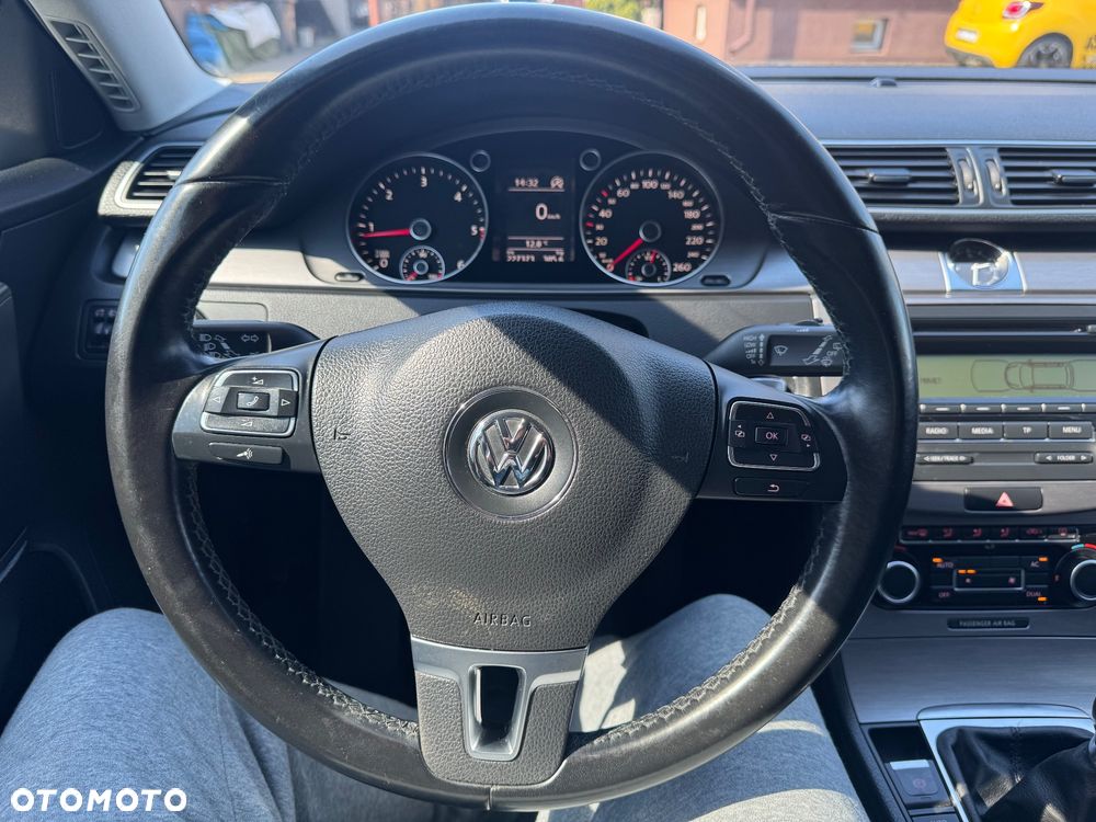 Volkswagen Passat 1.6 TDI Comfortline - 6