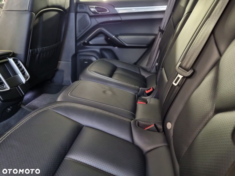 Porsche Cayenne - 38