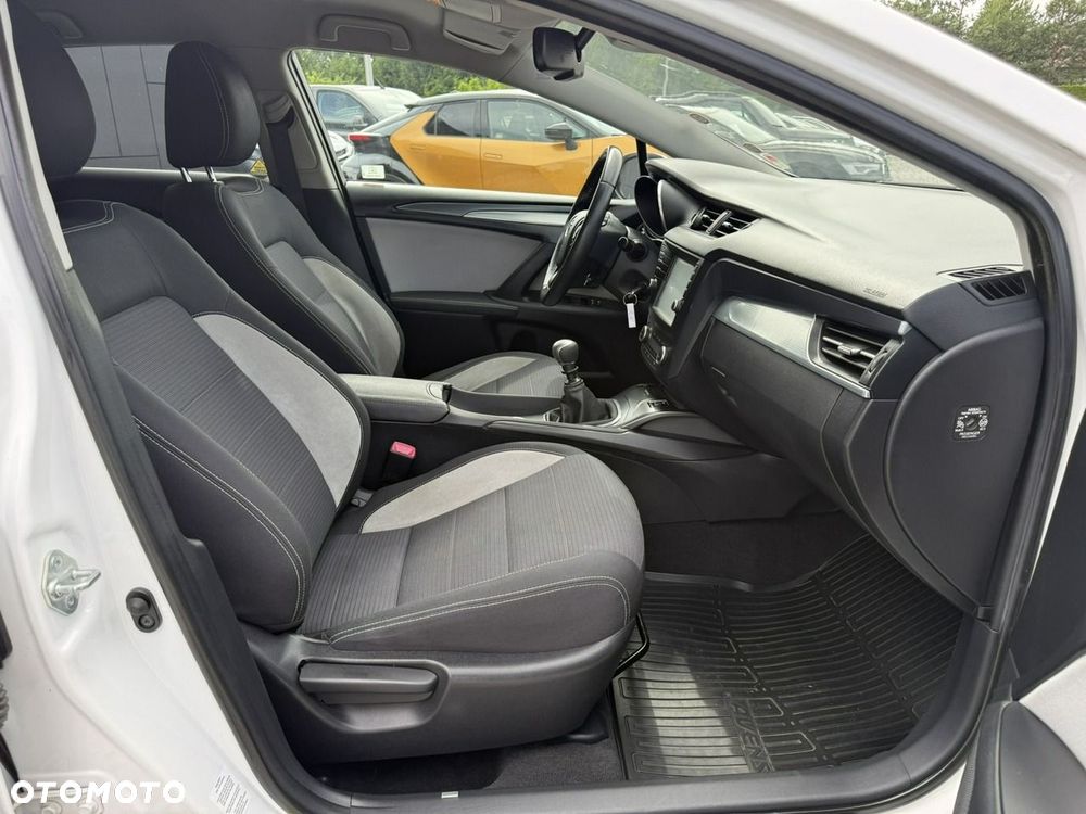 Toyota Avensis 1.6 D-4D Premium - 14
