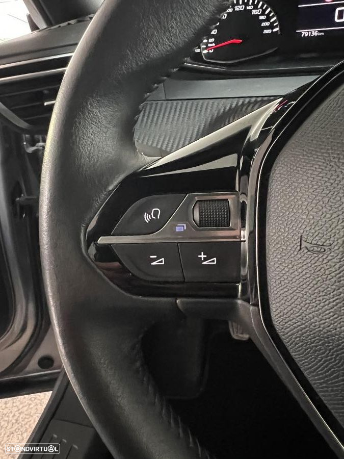 Peugeot 2008 1.2 PureTech Allure Pack - 22