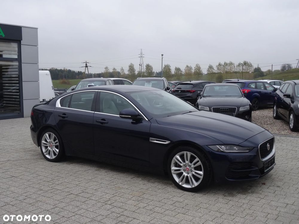 Jaguar XE 2.0 D180 R-Dynamic SE - 3