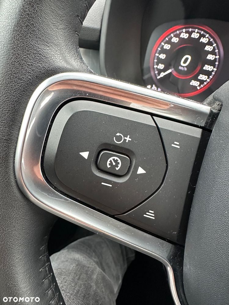 Volvo XC 40 T3 Momentum Pro - 10