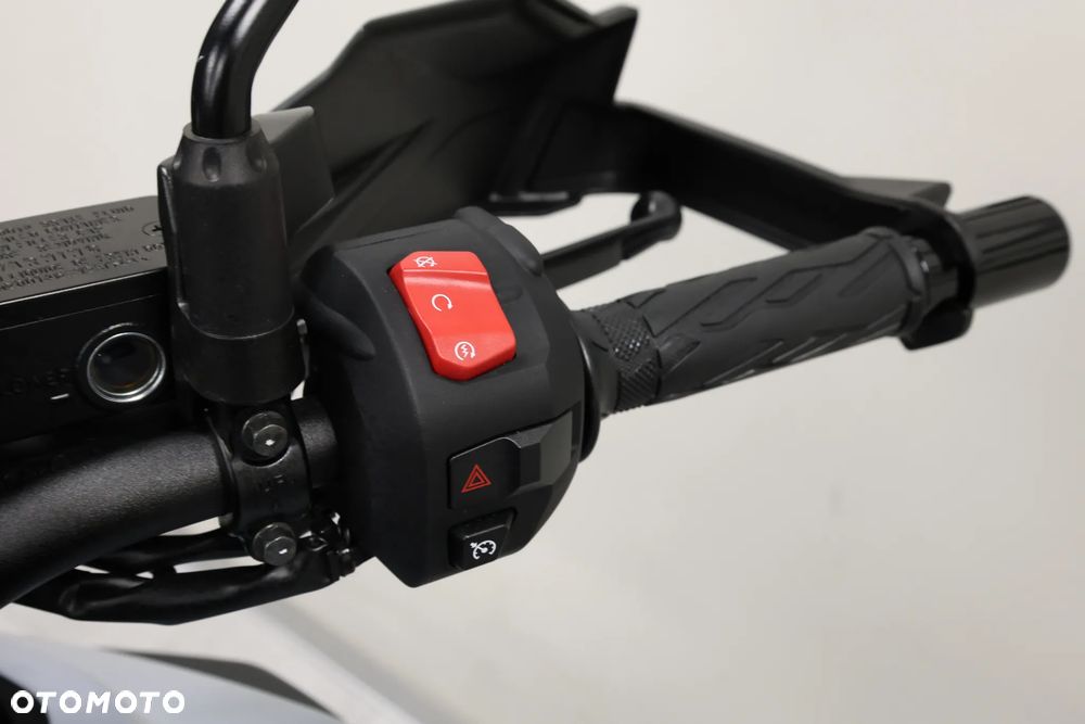 Suzuki DL - 20